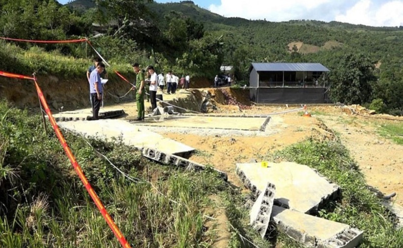 Hiện trường vụ sập bể chứa nước khiến 3 người tử vong. (Ảnh: VietnamNet)