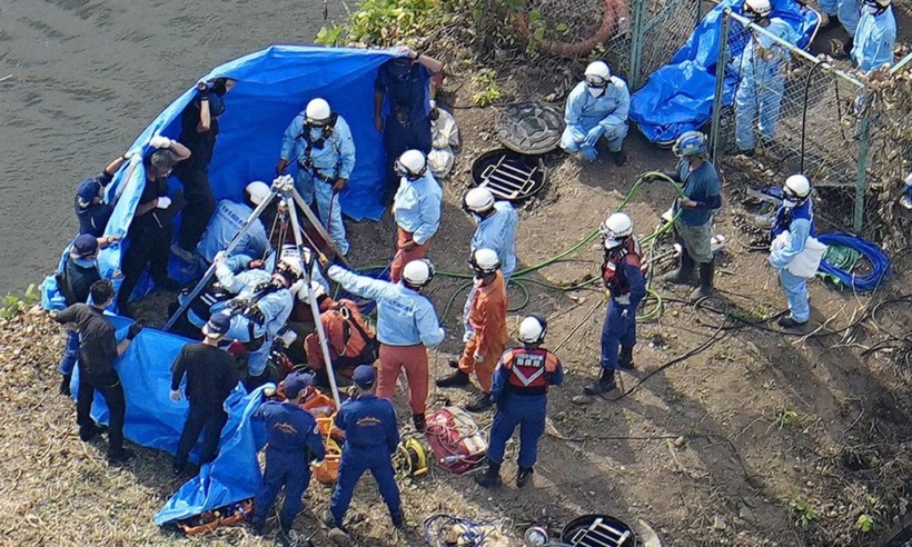 Lực lượng cứu nạn làm việc tại hiện trường. Ảnh: Kyodo