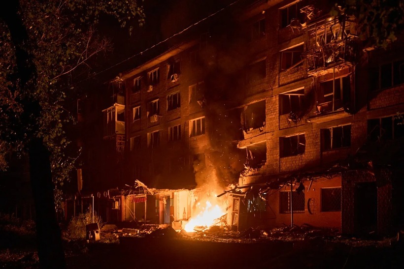 Thiệt hại ở Ukraine sau một cuộc không kích của Nga. Ảnh: Kyiv Independent