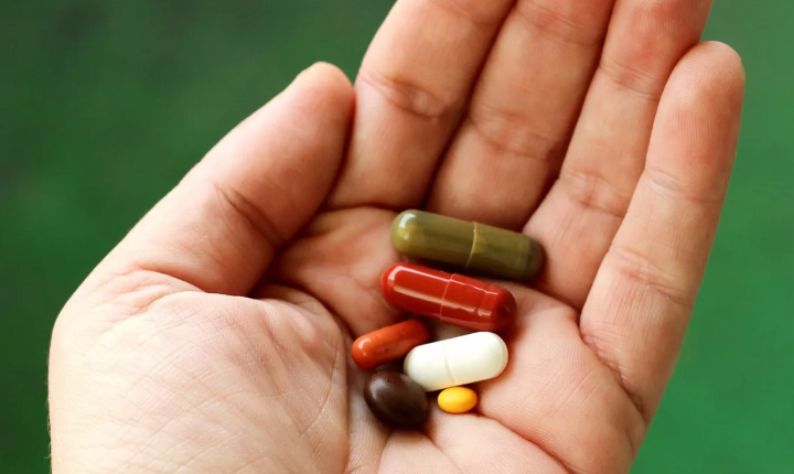 Người bị suy thận độ 2 nên tuân thủ chỉ định dùng thuốc của bác sĩ