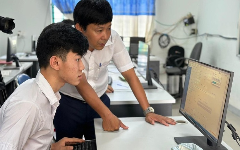 Bộ Giáo dục và Đào tạo hướng dẫn thực hiện nộp lệ phí đăng ký xét tuyển đại học, cao đẳng năm 2025 theo hình thức trực tuyến. (Ảnh: Báo Chính phủ)