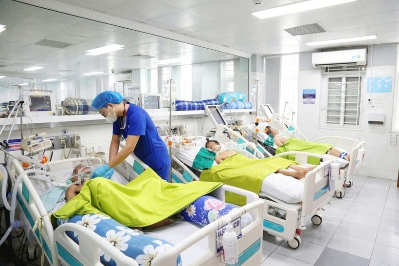3 người bệnh đều tiên lượng rất nặng, phải thở máy kéo dài. Ảnh: Tạp chí Tri thức.
