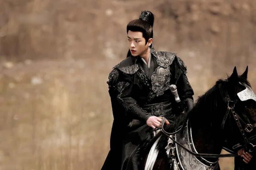 Tạo hình của Thừa Lỗi trong vai tướng quân ở Cẩm Nguyệt Như Ca.