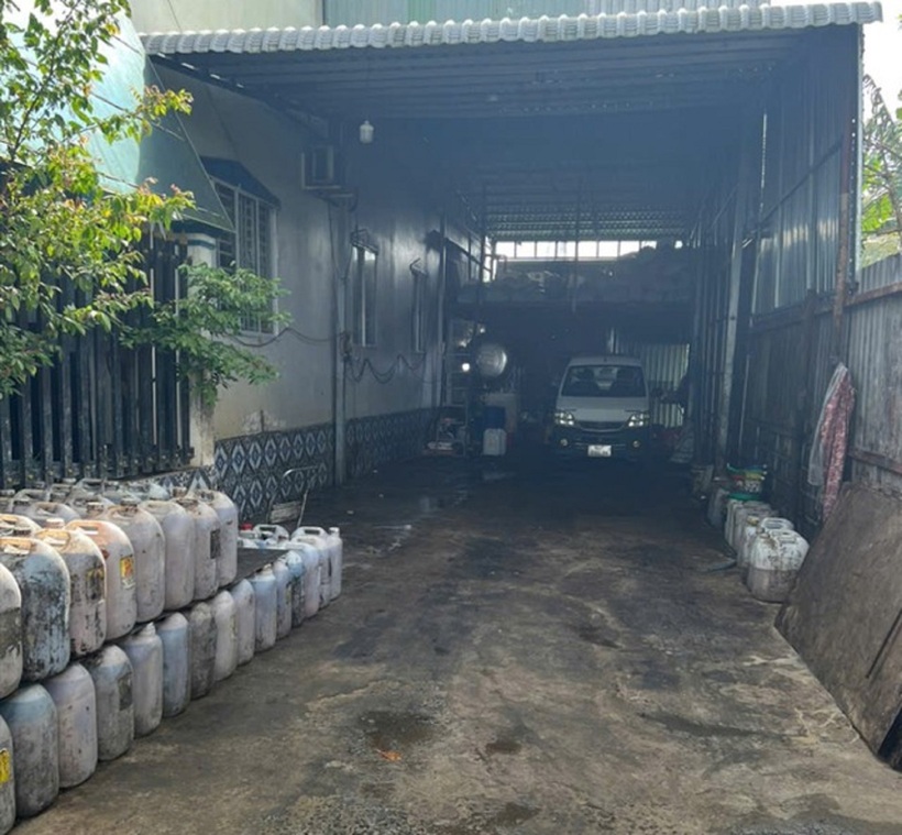 Phát hiện, ngăn chặn hơn 13 tấn dầu ăn đã qua sử dụng chuẩn bị tuồn vào TP.Cần Thơ - 2