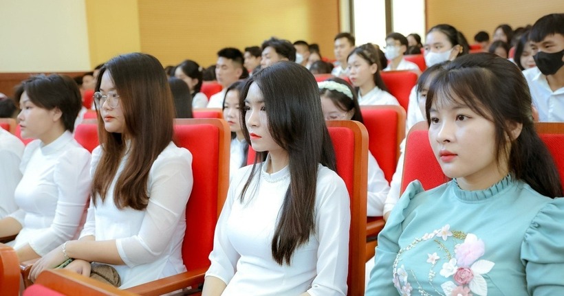 Nhiều chính sách được kỳ vọng sẽ thu hút nhân lực cho ngành giáo dục. Ảnh minh họa