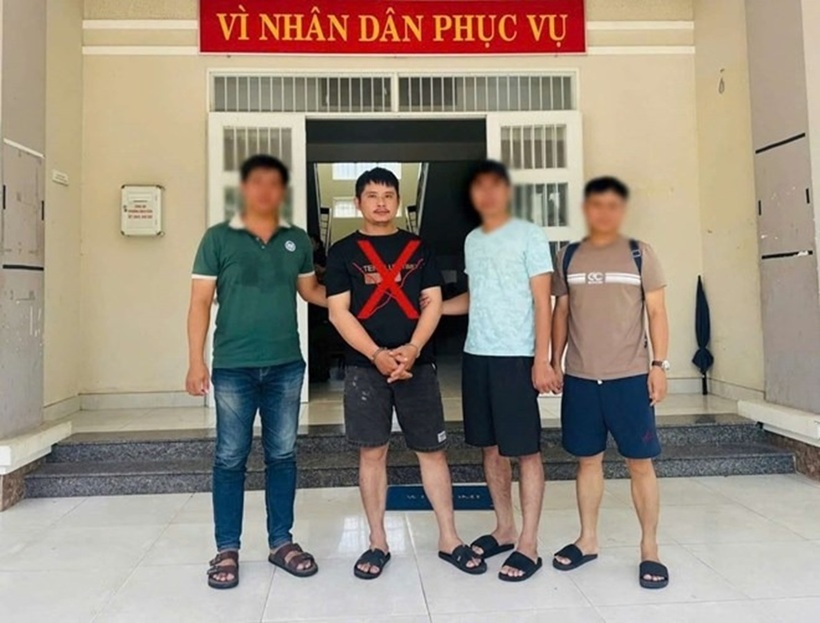 Đối tượng truy nã đặc biệt Trần Đình Trung tại thời điểm bị Công an Nghệ An bắt giữ. Ảnh: Lao động