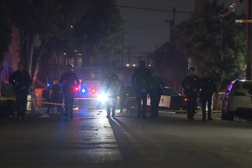 Cảnh sát có mặt tại hiện trường vụ xả súng. (Ảnh: Daily News)