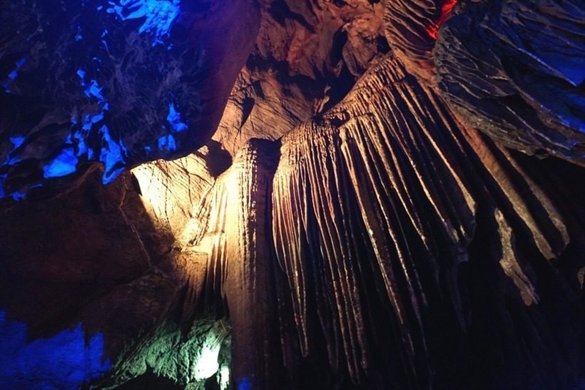 Theo truyền thuyết và các câu chuyện dân gian, hang động nơi Từ Thức gặp Tiên chính là Động Từ Thức, hay còn gọi là động Bích Đào.