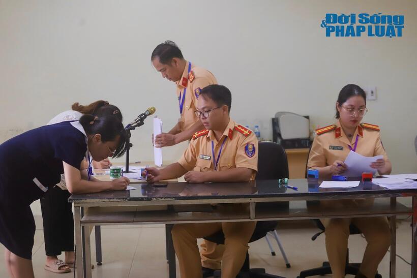 Thái Nguyên: Khoảng 57% thí sinh đỗ sát hạch cấp giấy phép lái xe - 2