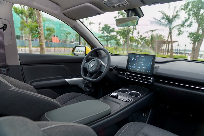 Không gian nội thất tinh tế, hiện đại của VinFast Limo Green