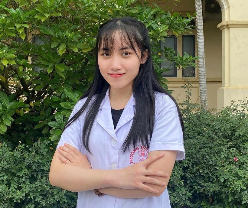 Ngô Thu Hà tốt nghiệp thủ khoa đầu ra Trường Đại học Y Hà Nội. Ảnh: VietNamnet