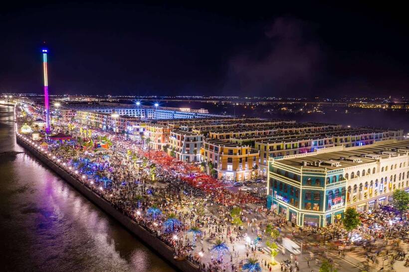 Cuối tuần qua, dự án Vinhomes Royal Island tại Vũ Yên, Hải Phòng đã thu hút hàng trăm nghìn lượt người đến tham quan, tìm hiểu dự án và trải nghiệm các hoạt động vui chơi, giải trí, sự kiện