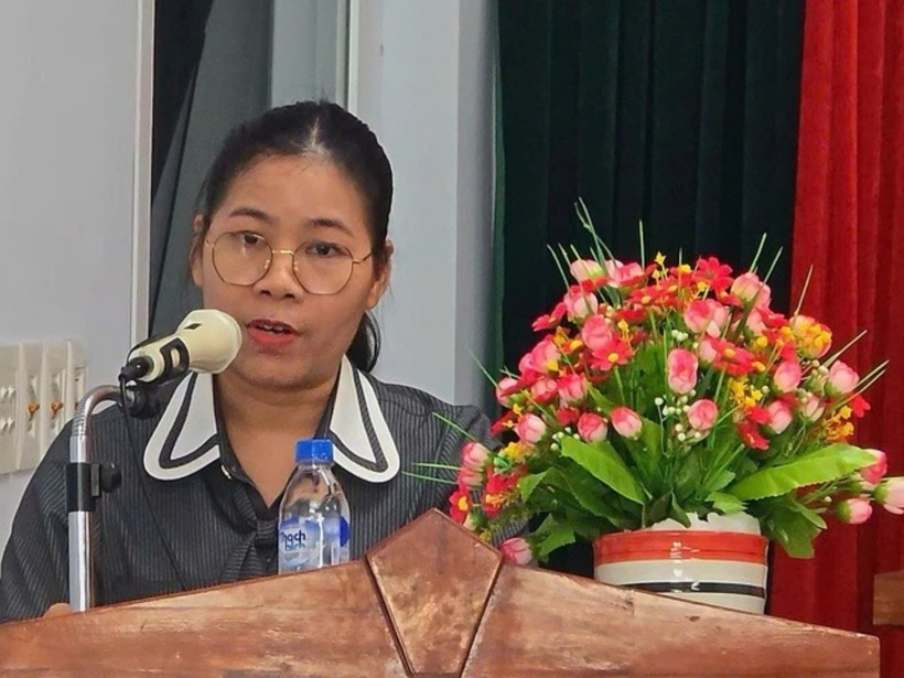 Bà Phạm Nguyễn Hoàng Oanh, Phó Chi hội trưởng Chi hội Luật gia Văn phòng Thành hội, Hội luật gia thành phố Đà Nẵng, trình bày tại Hội nghị.