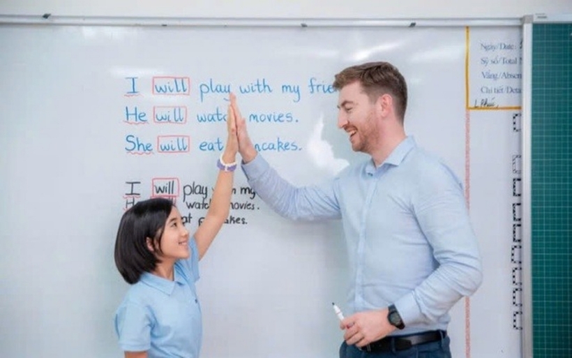 Giáo viên dạy học bằng tiếng nước ngoài phải có năng lực ngoại ngữ bậc 4 trở lên. Ảnh minh họa: Người Đưa Tin