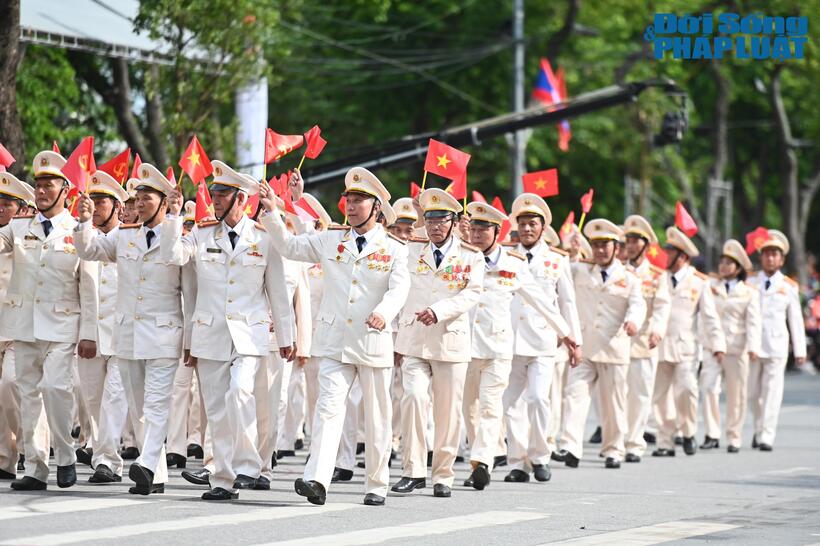 Mãn nhãn màn diễu hành, biểu diễn võ thuật của Công an Hà Nội trong Ngày hội vì Thủ đô bình yên - 12