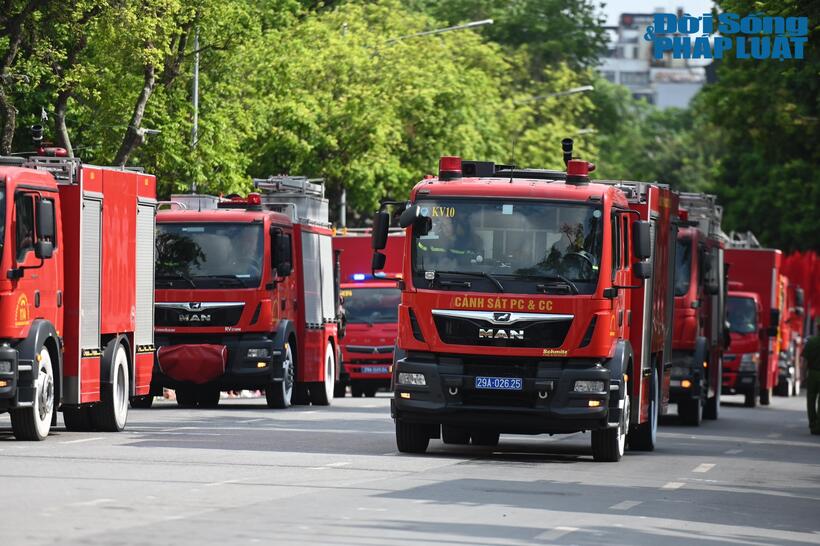 Mãn nhãn màn diễu hành, biểu diễn võ thuật của Công an Hà Nội trong Ngày hội vì Thủ đô bình yên - 17