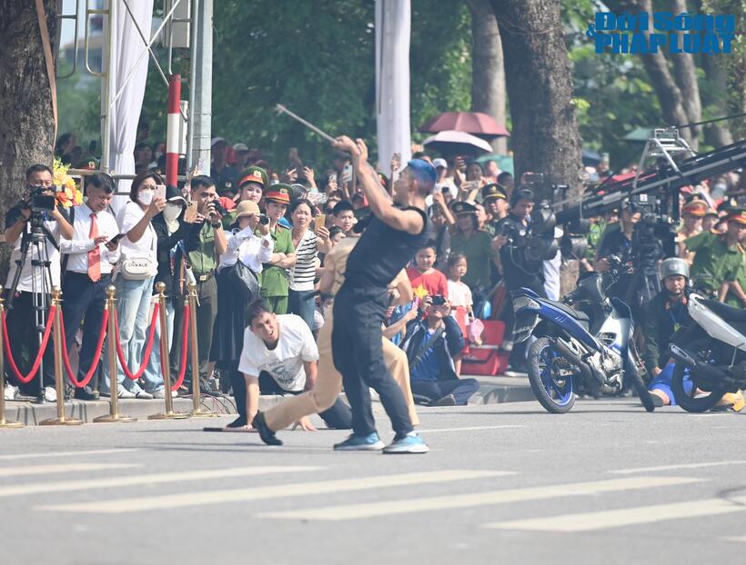 Mãn nhãn màn diễu hành, biểu diễn võ thuật của Công an Hà Nội trong Ngày hội vì Thủ đô bình yên - 23
