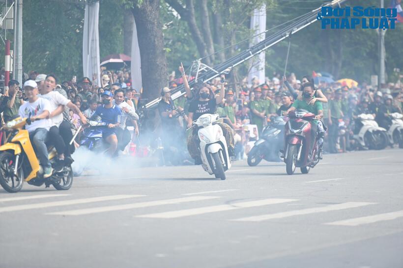 Mãn nhãn màn diễu hành, biểu diễn võ thuật của Công an Hà Nội trong Ngày hội vì Thủ đô bình yên - 21
