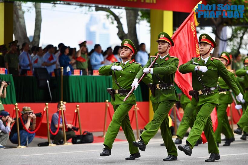 Mãn nhãn màn diễu hành, biểu diễn võ thuật của Công an Hà Nội trong Ngày hội vì Thủ đô bình yên - 8