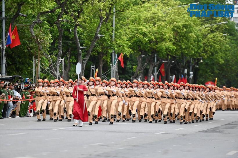 Mãn nhãn màn diễu hành, biểu diễn võ thuật của Công an Hà Nội trong Ngày hội vì Thủ đô bình yên - 7