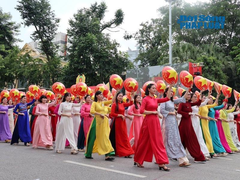 Mãn nhãn màn diễu hành, biểu diễn võ thuật của Công an Hà Nội trong Ngày hội vì Thủ đô bình yên - 11