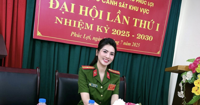 Không chỉ gây ấn tượng bởi khoảnh khắc viral, Thiếu tá Mai Ly còn là gương mặt tiêu biểu của phụ nữ Công an TP Hà Nội. (Ảnh: NVCC)