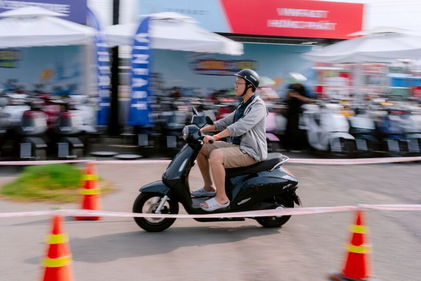 Nhiều khách hàng đã trải nghiệm xe máy VinFast và chia sẻ sự hài lòng bởi khả năng vận hành êm ái