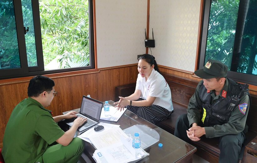 Cơ quan CSĐT Công an tỉnh làm việc với Vũ Thị Hường, Giám đốc Công ty TNHH MTV MQ Food. Ảnh: Công an tỉnh Phú Thọ.