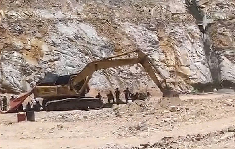 Lực lượng chức năng đang làm rõ nguyên nhân vụ tai nạn. (Ảnh: VnExpress)