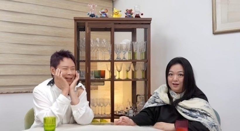 Nữ diễn viên trò chuyện trên một kênh YouTube của đồng nghiệp.