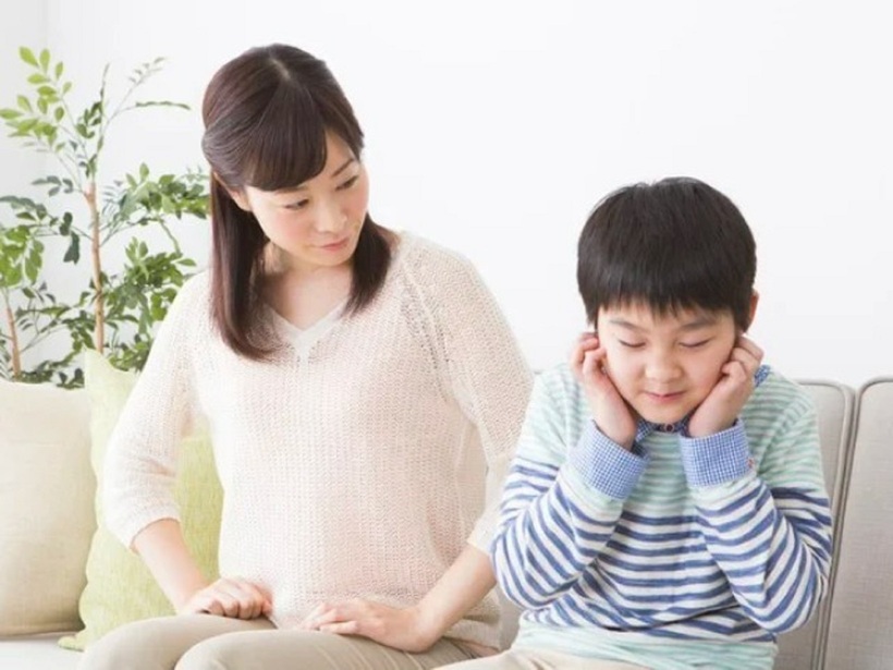 Cha mẹ chính là người có sức ảnh hưởng mạnh mẽ nhất đến nhân cách và hành vi của con trẻ. Ảnh minh họa