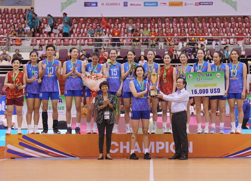 Vô địch SEA V.League, tuyển bóng chuyền nữ Việt Nam nhận "mưa" tiền thưởng. Ảnh: VietNamNet.