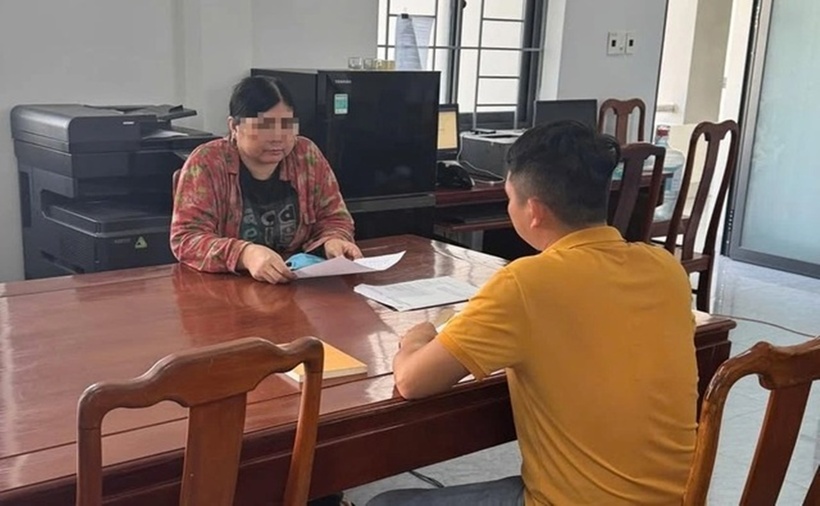 Nguyễn Thị D. tại cơ quan công an. (Ảnh: Thanh niên)