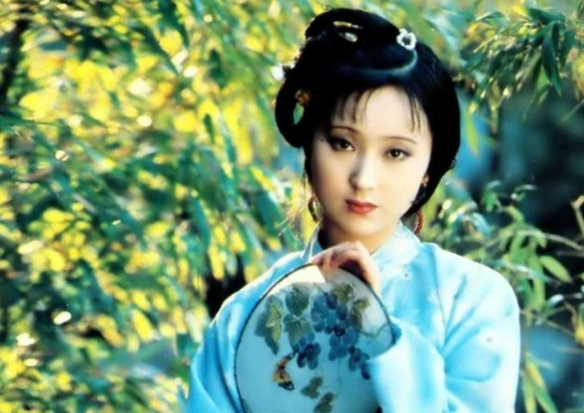 Trần Hiểu Húc gây "sốt" khi vào vai Lâm Đại Ngọc trong bộ phim Hồng Lâu Mộng.