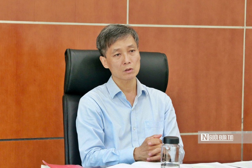 Đồng chí Nguyễn Khánh Ngọc - Chủ tịch Hội Luật gia Việt Nam phát biểu tại cuộc họp.