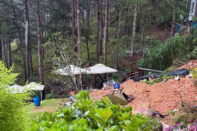 Hiện trường vụ sạt lở. Ảnh: VietNamnet