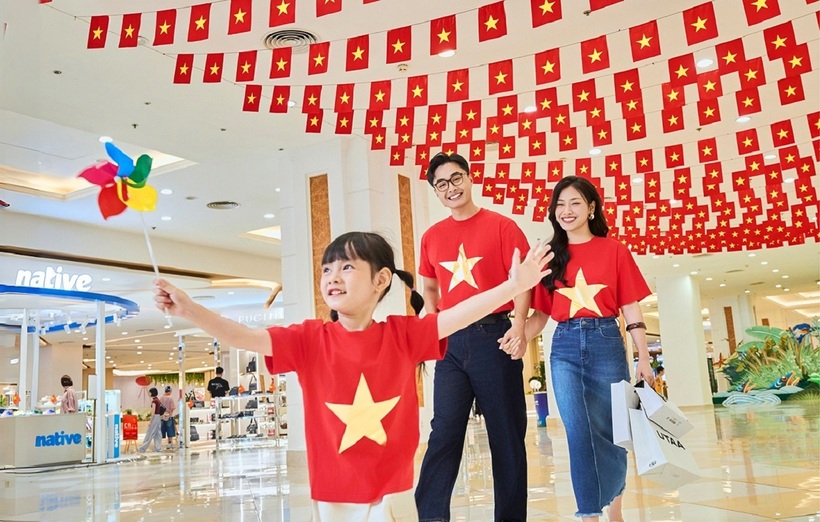 Vincom khởi động chiến dịch “tự hào sao Việt” – thắp sáng biểu tượng bán lẻ Việt chào mừng 80 năm Quốc khánh - 2