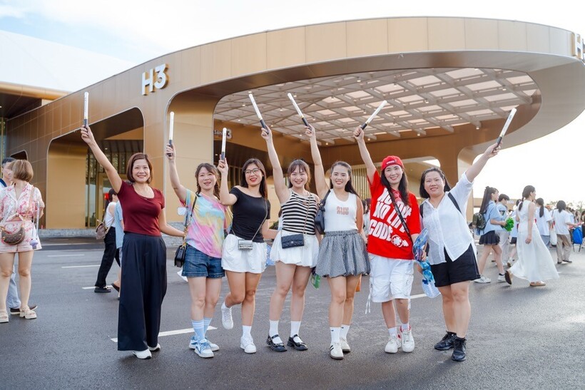 Vừa đu concert, vừa check in sống ảo tại Trung tâm Triển lãm Việt Nam