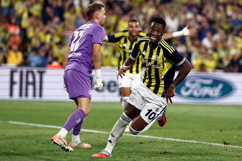 Kết quả bóng đá hôm nay ngày 13/8: Fenerbahce ngược dòng thắng Feyenoord 5-2.