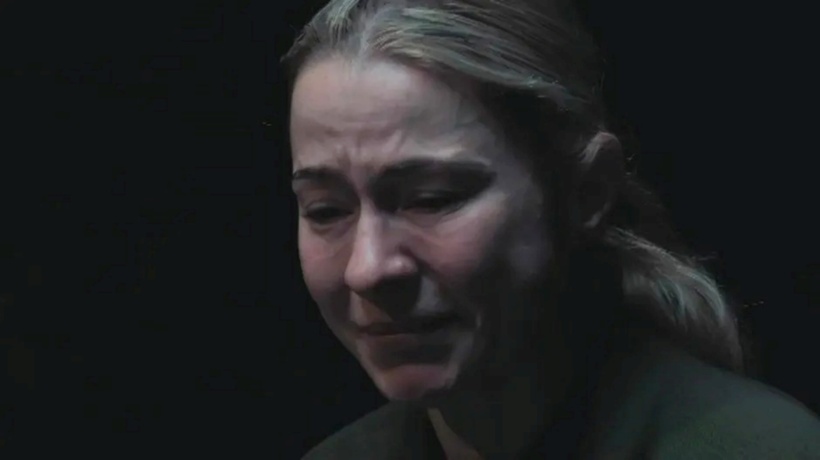 Nữ ca sĩ bật khóc khi nhớ lại ký ức kinh hoàng. Ảnh: The Sun