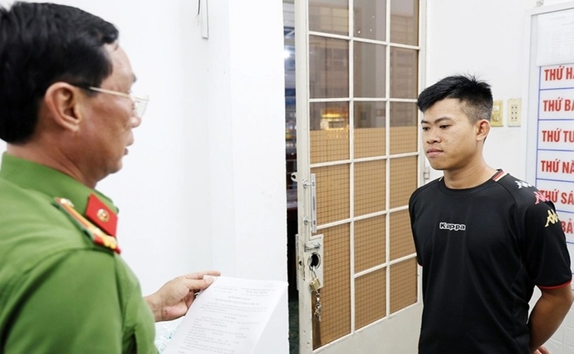 Lê Trần Trung Tín tại cơ quan công an. (Ảnh: Tuổi trẻ)