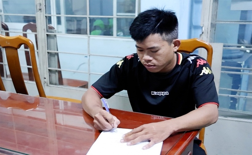 Lê Trần Trung Tín cho nhiều phụ nữ vay tiền với điều kiện gửi ảnh khỏa thân để làm tin. (Ảnh: VnExpress)