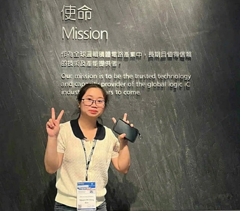 Nguyễn Thị Hồng Mến, sinh viên năm ba khoa Hóa học vừa xuất sắc giành được học bổng quốc tế BenQ Materials. Ảnh: Thanh niên