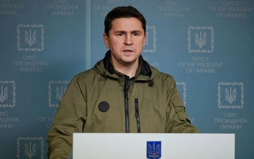 Cố vấn của Tổng thống Volodymyr Zelensky - ông Mikhail Podoliak. Ảnh: Reuters