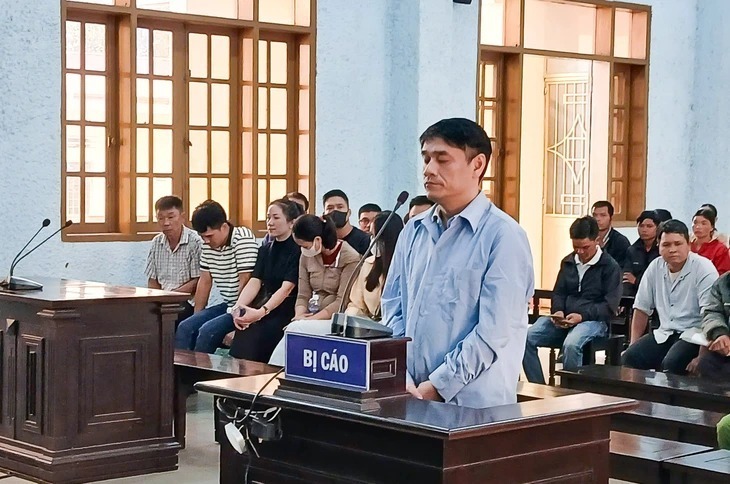 Bị cáo Nguyễn Văn Phương tại phiên tòa sơ thẩm ngày 14/8. Ảnh: Tuổi trẻ