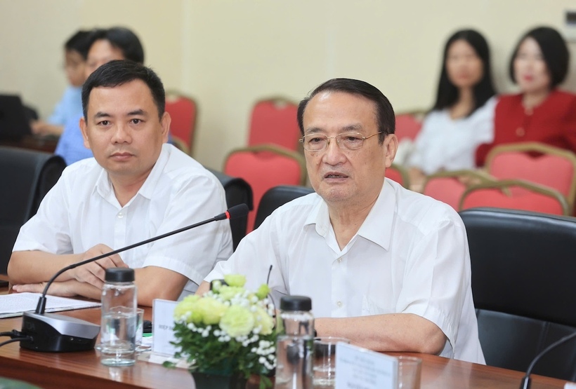 Ông Hồ Quốc Phi, Phó chủ tịch Hiệp hội Vận tải ô tô Việt Nam phát biểu tại Hội thảo. Ảnh Tạ hải