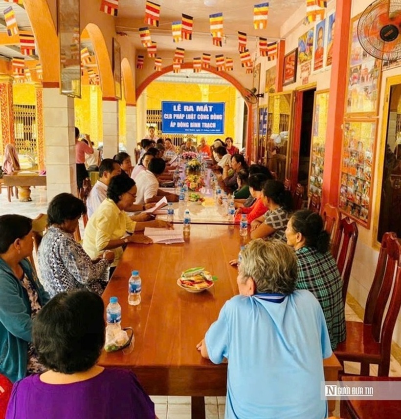 Hội Luật gia tỉnh An Giang tổ Lễ ra mắt Câu lạc bộ Pháp luật cộng đồng tại ấp Đông Bình Trạch.