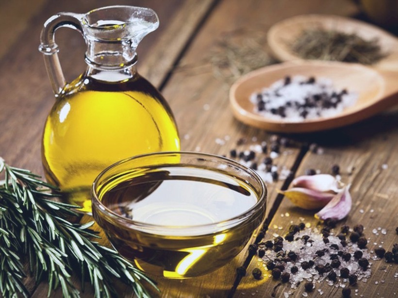 Sử dụng dầu ô liu nguyên chất là một trong những cách tốt nhất để bảo vệ tim mạch.