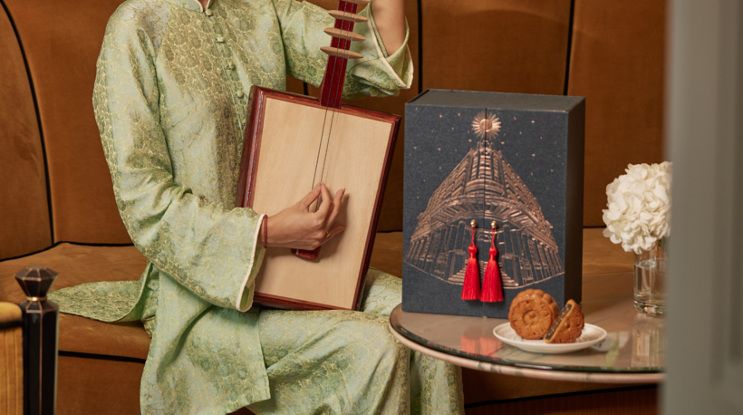 Hộp bánh trung thu “Minh Nguyệt Thanh Ca” của Capella Hanoi lấy cảm hứng từ Ca trù