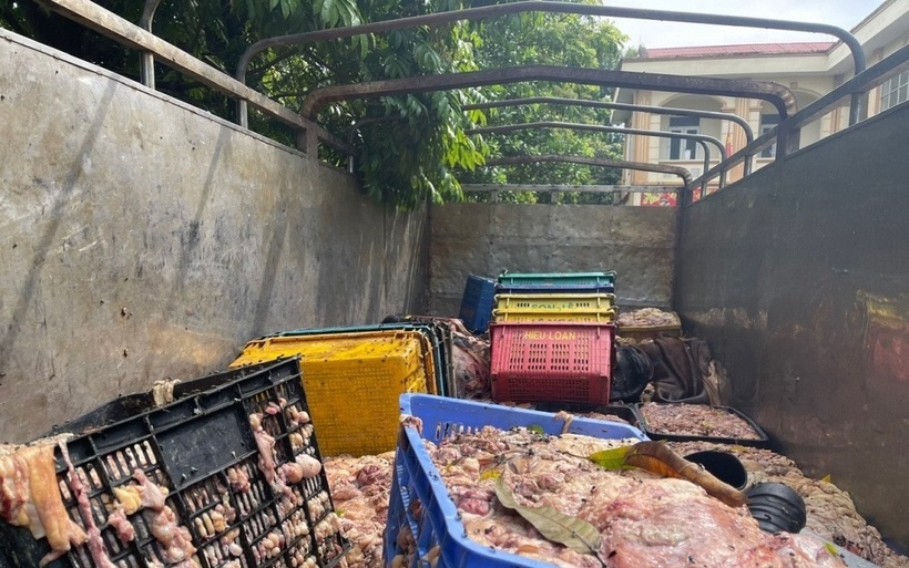 Toàn bộ 1.150 kg mỡ bò và 1.020 kg da bò, buộc tiêu hủy theo đúng quy định của pháp luật. Ảnh: Công thương